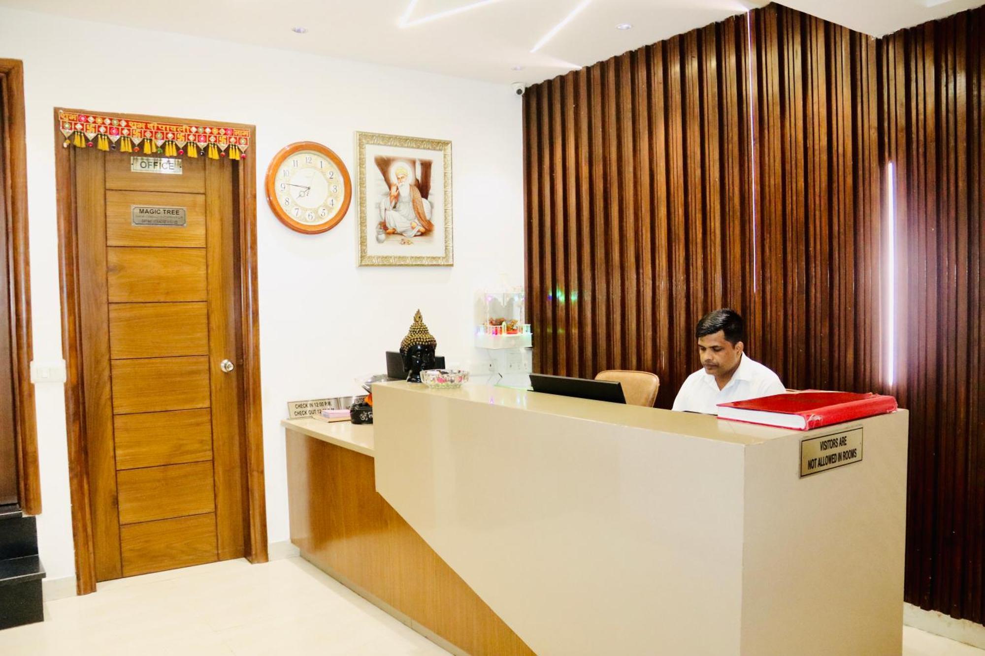 Hotel Magic Tree Karol Bagh Metro Station New Delhi מראה חיצוני תמונה