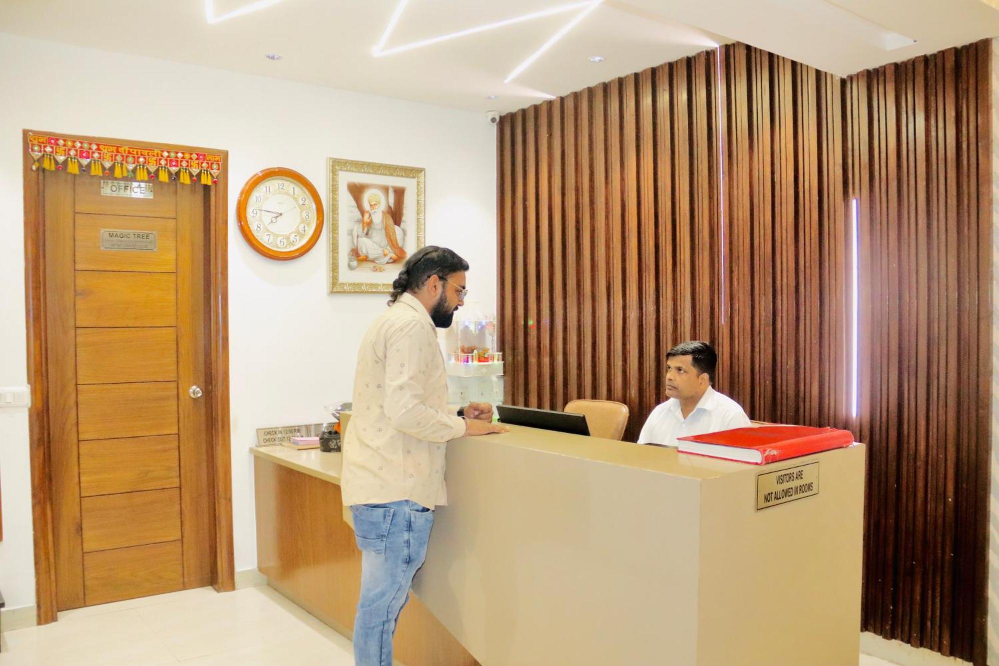 Hotel Magic Tree Karol Bagh Metro Station New Delhi מראה חיצוני תמונה